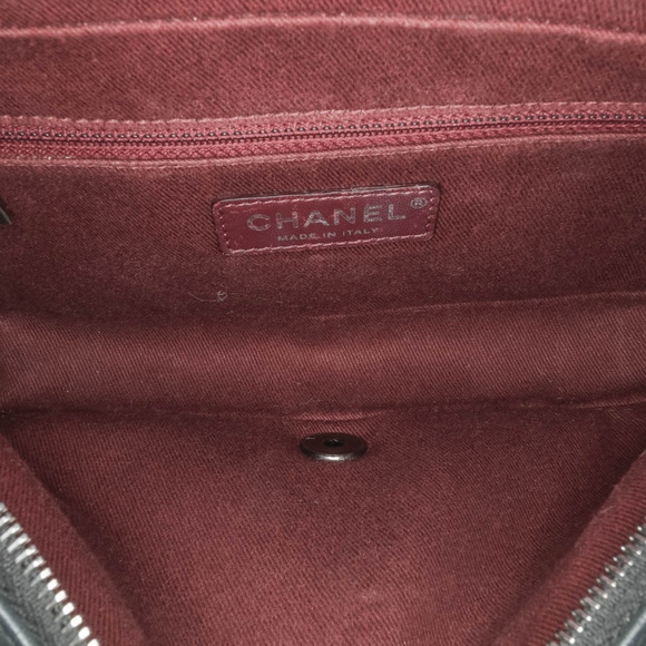 Pre-Loved Chanel Quilted Calfskin Day Trip Flap - Picture 4 of 9